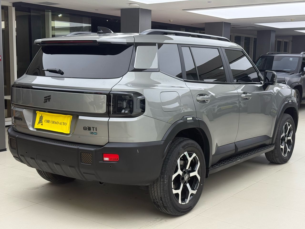 Car image 12