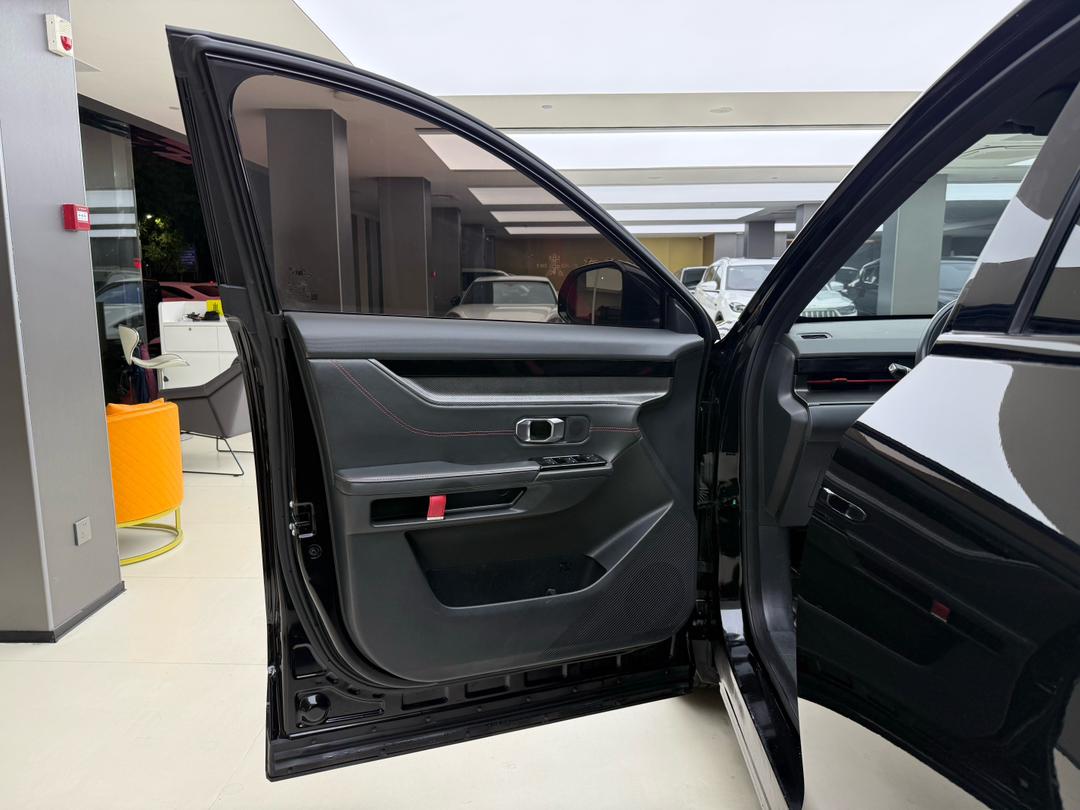 Car image 10