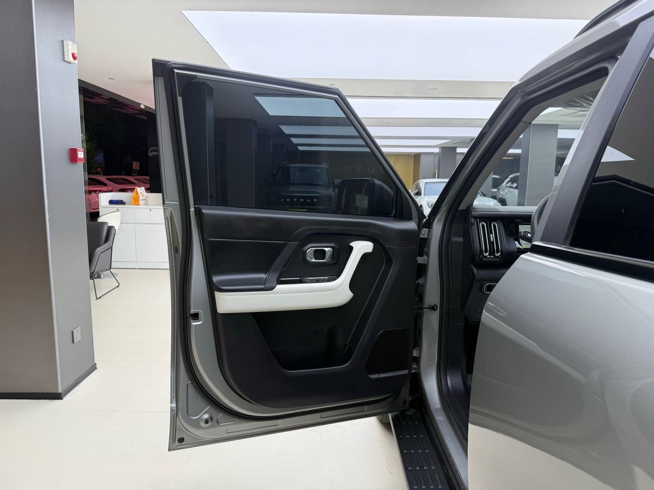Car image 11